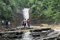 Маршрут 30, ущелье Руфабго, водопад Шнурок