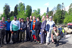 Туристы маршрута 30 перед выходом в поход через горы к морю