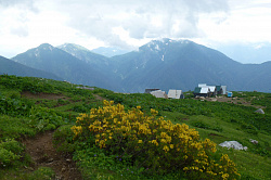 Фото весеннего пейзажа в горах Сочи на туре Знаменитая Тридцатка.