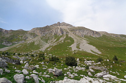 Пейзаж с горой в Адыгее на туре маршрут 30 поход через горы к морю