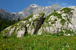 Скала в горах Фиштенок пейзаж, маршрут 30 через горы к морю тур