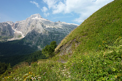 Горный склон, маршрут 30 через горы к морю тур поход