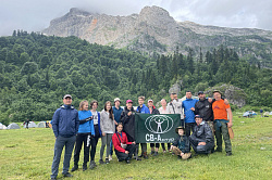 Маршрут 30 через горы к морю с облегченным рюкзаком, туристы не готовят