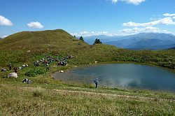 Туристы на маршруте 30 поход через горы к морю тур поход Тридцатка