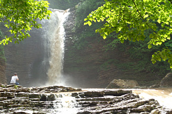 Красивый водопад в Адыгее, ущелье Руфабго в Адыгее