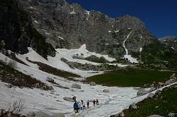 Выход туристов маршрута 30 на ледник горы Фишт, тур поход