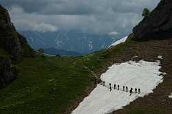 Поход пеший в горах, маршрут 30 через горы к морю Тридцатка