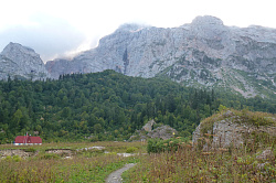 Август горы, маршрут 30 через горы к морю горный тур поход