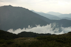 Облака в горах пейзаж, маршрут 30 через горы к морю турпоход