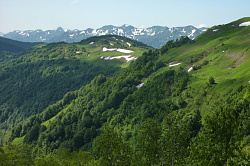 Зеленые горы и снежники, маршрут 30 через горы к морю поход