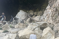 Каменномостский, Адыгея, Сквозная пещера