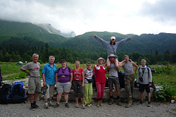 Туристы в походе в горах