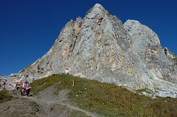 Поход с рюкзаками в горах маршрут 30 через горы к морю тур