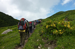 Поход по красивым местам, тур маршрут 30 через горы к морю