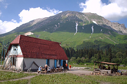 Приют маршрута 30 через горы к морю Тридцатка