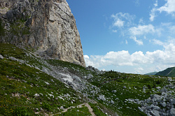 Пейзаж со скалами, маршрут 30 через горы к морю поход