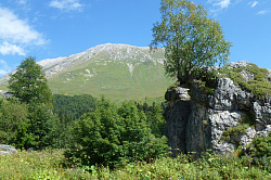 Горный пейзаж на маршруте 30 - поход через горы к морю