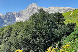 Природа в горах, маршрут 30 тур через горы к морю пеший поход