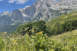 Горы на маршруте 30 через горы к морю