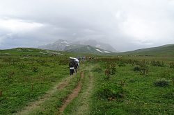 Поход в горы Кавказа, маршрут 30 через горы к морю, налегке