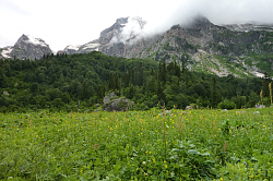 Гора на маршруте 30 тур поход через горы к морю пеший переход