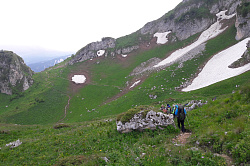 Маршрут 30 горный пейзаж, тур поход через горы к морю Тридцатка