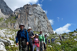 Пеший горный поход по маршруту 30 через горы к морю