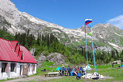 Отдых в России летом, тур по маршруту 30 на Юге России через горы к морю