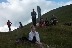 Девушка в горах, 30 маршрут тур поход через горы к морю легендарная Тридцатка