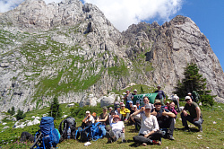 Туристы на туре маршрут 30 через горы к морю поход Тридцатка