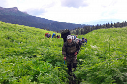 Молодежный отдых в России, активный тур маршрут 30 через горы к морю с легким рюкзаком