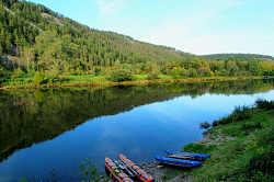 Катамараны на реке, сплавы по рекам
