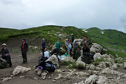 туристы на 30-ка маршрут через горы к морю поход